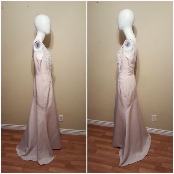 Carmen Marc Valvo Lace Mermaid Gown - Picture 4 of 8